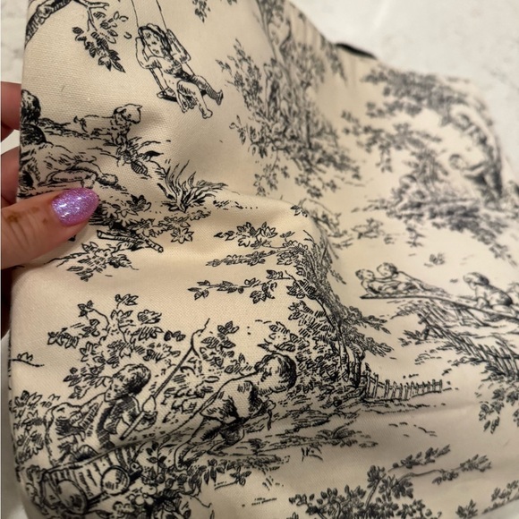 Large French Provincial design white and black tote bag - Picture 5 of 6